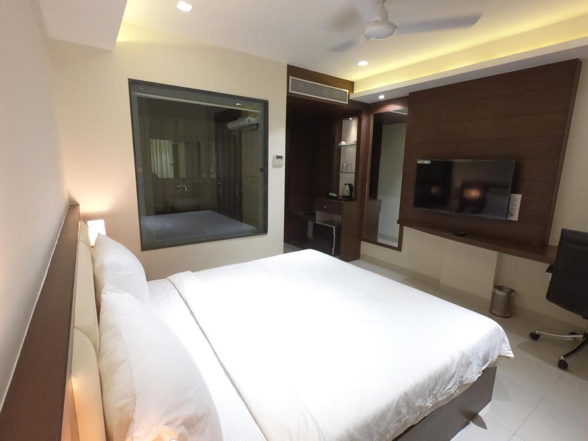 Hotel The Bellevue Индаур Экстерьер фото