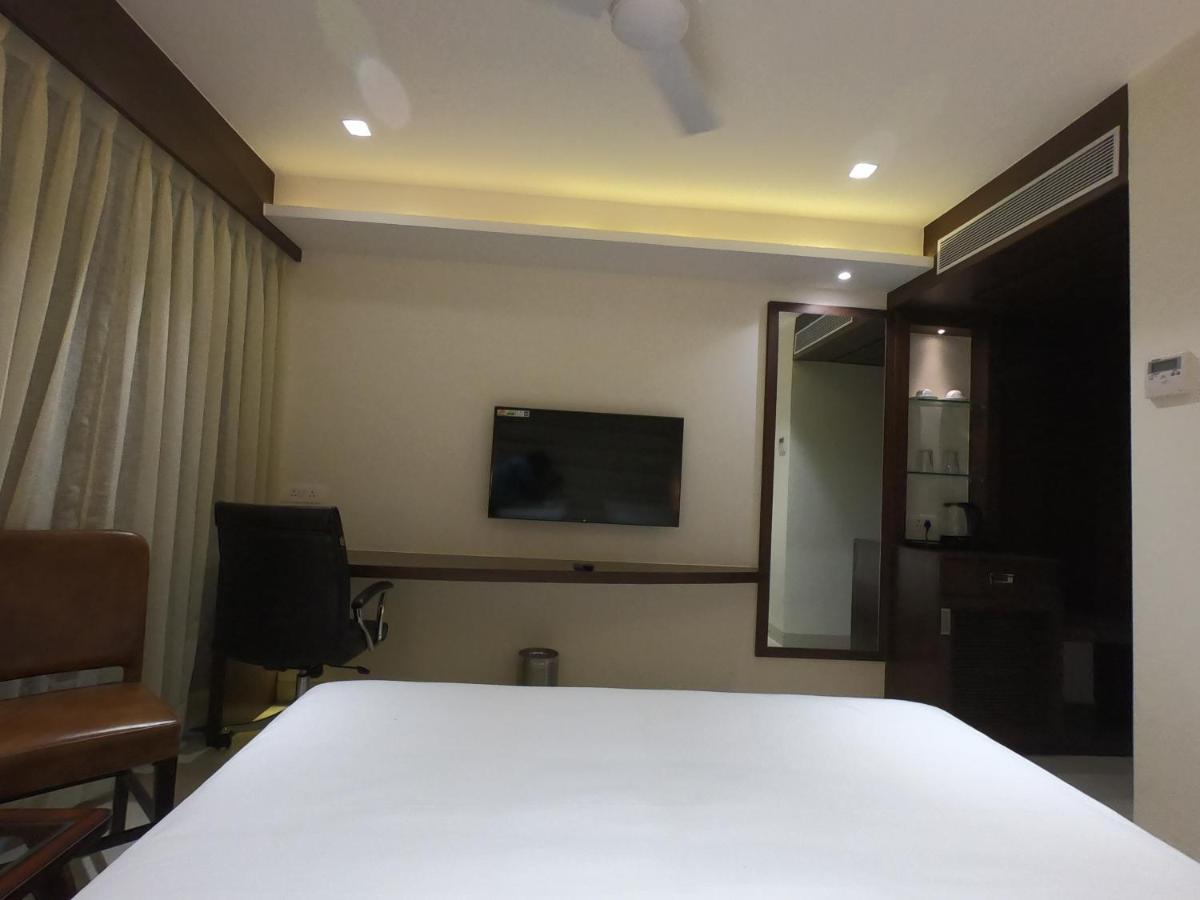 Hotel The Bellevue Индаур Экстерьер фото